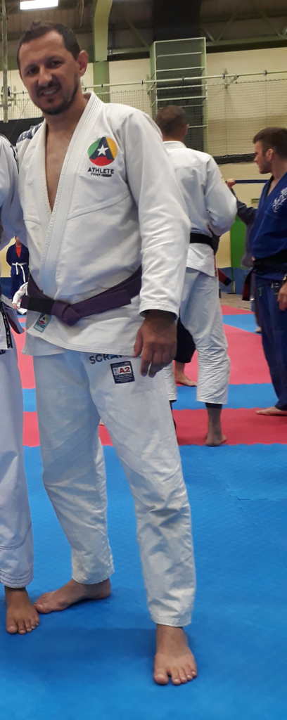 trener Brada